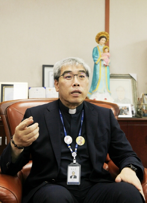 Dr. Hong Seung-mo, Chief of Incheon St. Mary's Hospital, Monsey-Korea, stated, 'Through facilities such as the Brain Hospital and the Integrated Research Complex, including the MRIdian LINAC, we aim to provide the best services to patients and become a reliable mother hospital for the citizens of Incheon.'