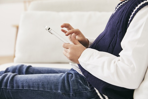 Excessive smartphone use and content addiction, such as short form, can cause popcorn brain symptoms (Photo = Clip Art Korea).