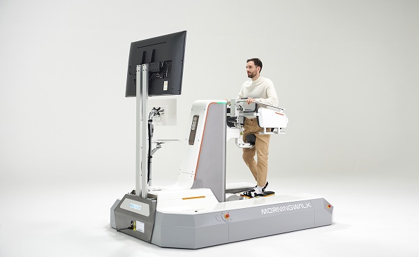 Curexo's Morning Walk is a walking rehabilitation robot that can be easily used by anyone from children to adults and is currently used at 16 rehab centers of medical institutions in Korea. Morning Walk S200 is a next-generation model that improves the performance and treatment efficiency of Currexo's first-generation walking rehab robot, Morning Walk.