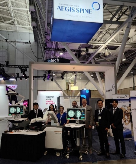 AEGIS Spine and Curexo executives and staff who participated in the NASS conference (the one on far left and two on the right of the photo) gathered around ‘CUVIS-Spine’.