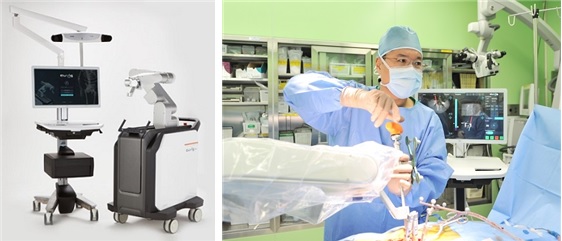 Prof. Lee Sung, the neurosurgeon at Sinchon Severance Hospital, is using CUVIS-Spine to insert a spinal cord screw nail. CUVIS-Spine, which is easier and more applicable than other robots, successfully led its first operation at Sinchon Severance Hospital in October 2020.