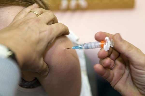 Men should also have vaccines since they can suffer from genital herpes, anal cancer, or penis cancer if infected with HPV. Inoculation for not only women but also men can effectively prevent HPV as herd immunity (image=ClipArt Korea).
