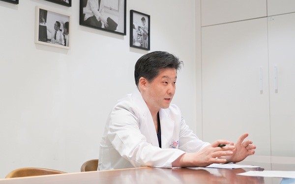 Dr. Son Tae-il discusses gastrointestinal surgery and patient care