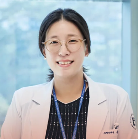 [ The Doctor: Distinguished Physician Report] 'Don't Worry About Parkinson's - I Explain It Simply and Stay With You for the Long Run': Meet Dr. Sooyeoun YOU, Neurologist at Seoul Medical Center